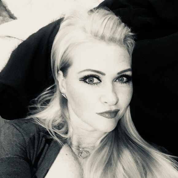 Meet your Posher, Dana - Picture 1 of 1